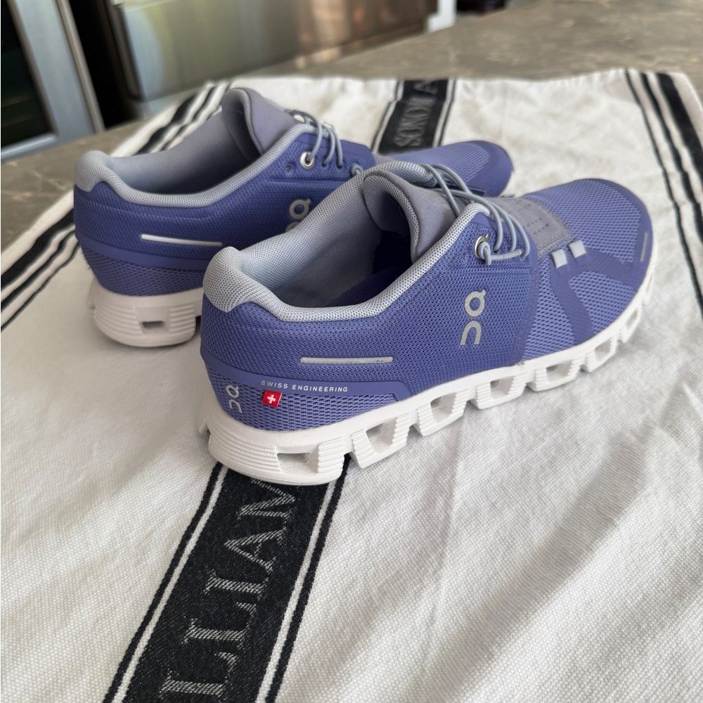 On Running Women’s Athletic running shoes - Cloud 5 (Nimbus / Alloy) new 7.5